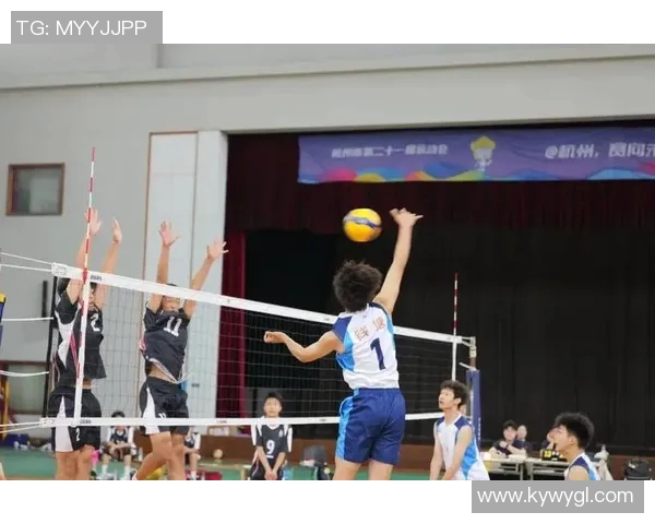 上海排球队的灵活性揭秘:排球巨献背后的训练与策略探讨 上海排球队的灵活性揭秘:排球巨献背后的训练与策略探讨