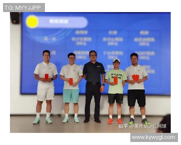 南京网球队的灵活性揭秘：如何在网球赛场上展现卓越技巧与团队协作