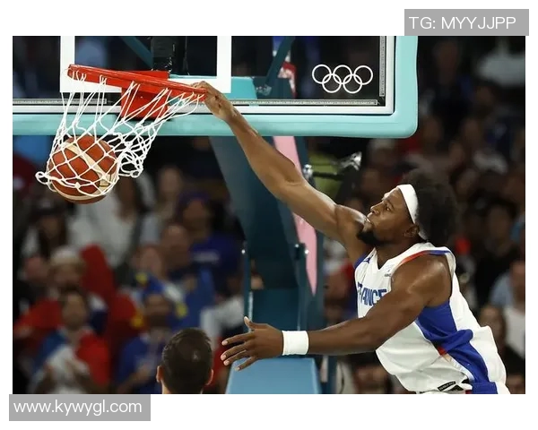 足球明星们的篮球梦：看他们如何热爱NBA赛事的精彩瞬间